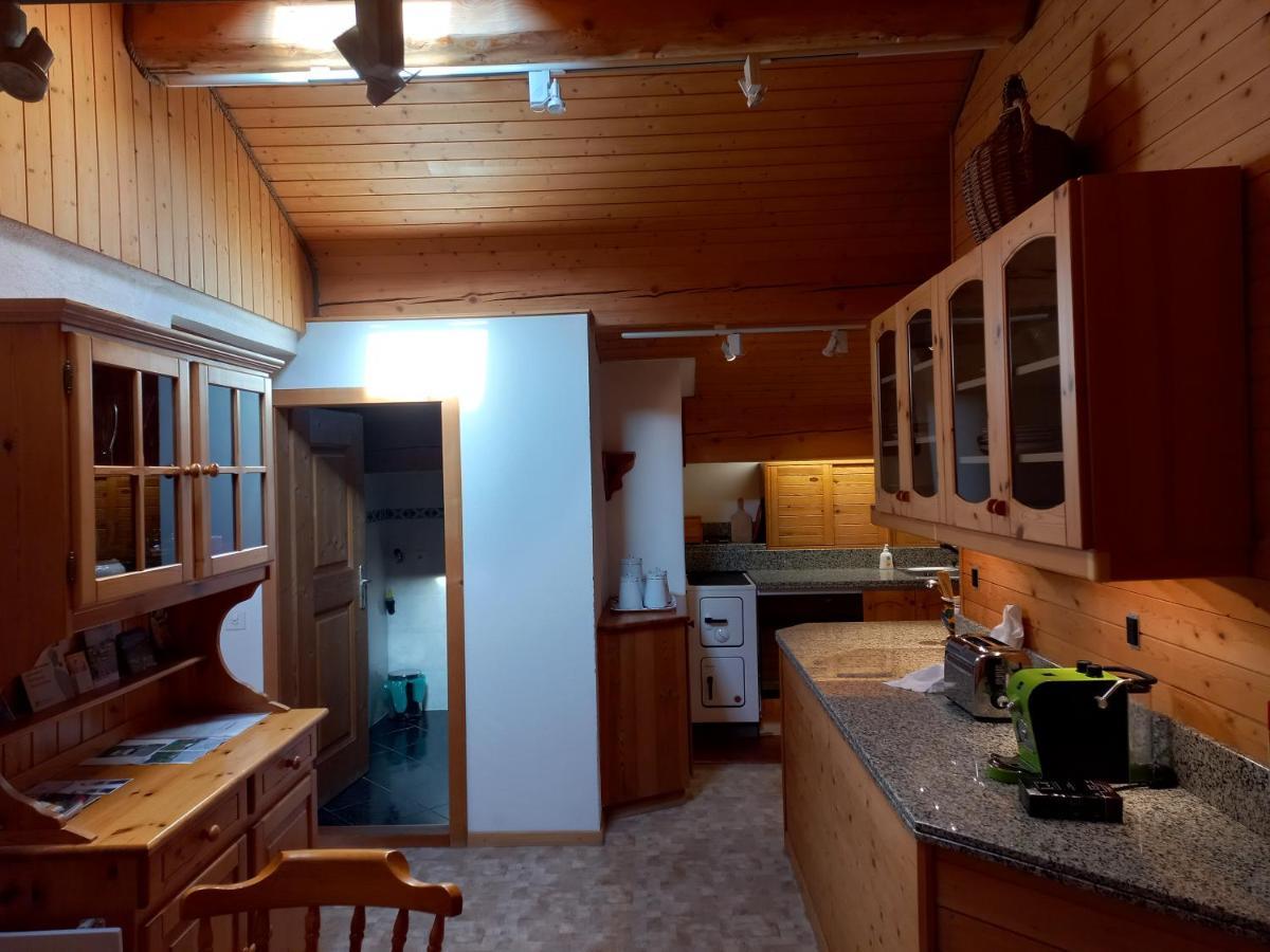 Confortevole Mansarda Di Montagna Poschiavo Eksteriør billede